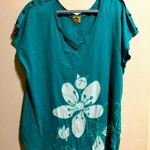 Kealopiko NWOT Oversized Top 🦋